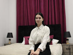 MilenaHill - female with brown hair and  small tits webcam at LiveJasmin