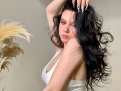 MileyCain - female with brown hair and  big tits webcam at LiveJasmin