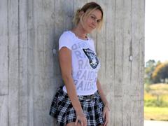 Miley-Weasel - blond female webcam at xLoveCam