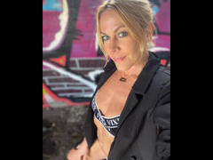 Miley-Weasel - blond female webcam at xLoveCam