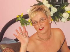 MilfyMommy - blond female webcam at LiveJasmin