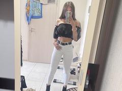 Miliaana - female webcam at xLoveCam