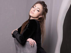 Miliaana - female webcam at xLoveCam