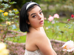 MillaBrown - female with black hair webcam at xLoveCam