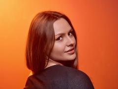 MillaVogue - female with brown hair webcam at xLoveCam