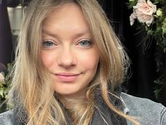 MillieLust - blond female with  small tits webcam at xLoveCam