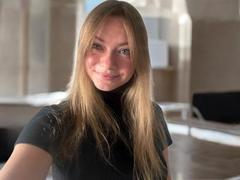 MillieLust - blond female with  small tits webcam at xLoveCam