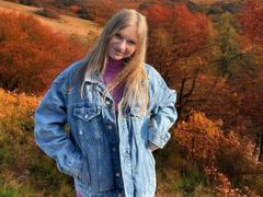 MillieLust - blond female with  small tits webcam at xLoveCam