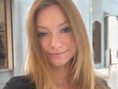 MillieLust - blond female with  small tits webcam at xLoveCam