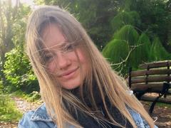 MillieLust - blond female with  small tits webcam at xLoveCam