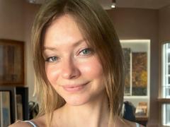 MillieLust - blond female with  small tits webcam at xLoveCam