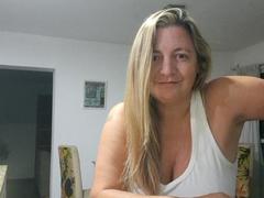 MillieX69 - female webcam at xLoveCam