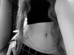 Milllie - female with brown hair webcam at ImLive