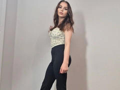 MillyTop - female with brown hair webcam at xLoveCam