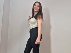 MillyTop - female with brown hair webcam at xLoveCam