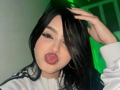 MilyLiams - female with black hair webcam at xLoveCam
