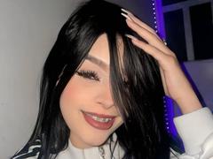 MilyLiams - female with black hair webcam at xLoveCam