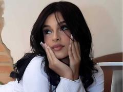 MilyLiams - female with black hair webcam at xLoveCam