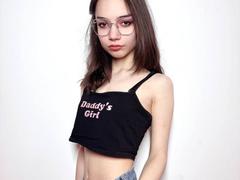MimiPreaty - female with brown hair webcam at xLoveCam