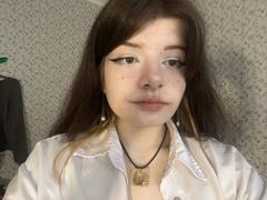 MinShutes from xLoveCam