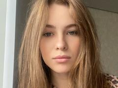 MineVicy - female with brown hair webcam at xLoveCam