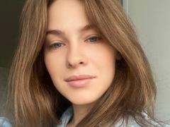 MineVicy - female with brown hair webcam at xLoveCam