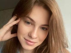 MineVicy - female with brown hair webcam at xLoveCam