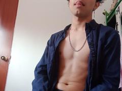 MinhoReyes - male webcam at xLoveCam