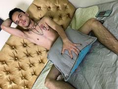 MinhoReyes - male webcam at xLoveCam