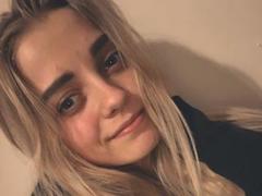 MiniHolly - blond female with  small tits webcam at xLoveCam