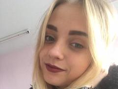 MiniHolly - blond female with  small tits webcam at xLoveCam