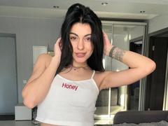 MiraVersse - female with black hair webcam at xLoveCam