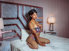 MirabellaBrowns - female with black hair and  small tits webcam at xLoveCam