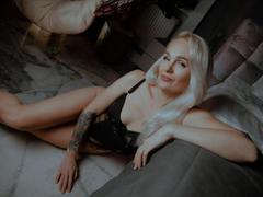 Elis_miracle - blond female with  big tits webcam at ImLive