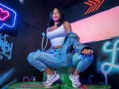 MirandaLewis - female with black hair webcam at xLoveCam