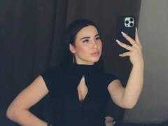 MiriamMatney - female with brown hair webcam at xLoveCam