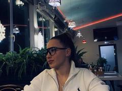 MiriamMatney - female with brown hair webcam at xLoveCam