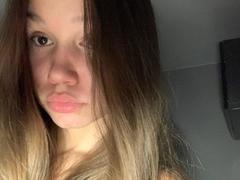 MisaQueen - female with brown hair and  small tits webcam at xLoveCam