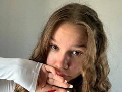 MisaQueen - female with brown hair and  small tits webcam at xLoveCam