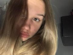 MisaQueen - female with brown hair and  small tits webcam at xLoveCam