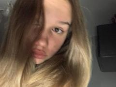 MisaQueen - female with brown hair and  small tits webcam at xLoveCam