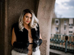 QuinnJolie - blond female with  big tits webcam at LiveJasmin