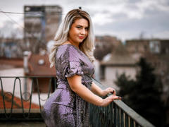 QuinnJolie - blond female with  big tits webcam at LiveJasmin