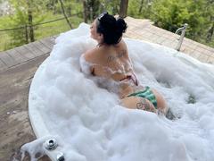 MishuHottie - female with black hair webcam at xLoveCam