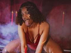 Misroos - female with brown hair webcam at xLoveCam