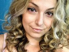 MissAnalis - female with brown hair and  small tits webcam at xLoveCam