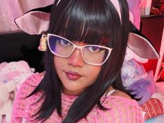 MissCurvyTop - female with black hair and  big tits webcam at xLoveCam