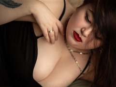 EmaConnor - blond female webcam at LiveJasmin