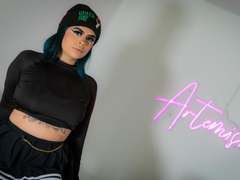 MissFontainne - female with black hair webcam at xLoveCam