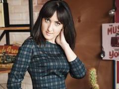 MissGulia - female with black hair webcam at xLoveCam